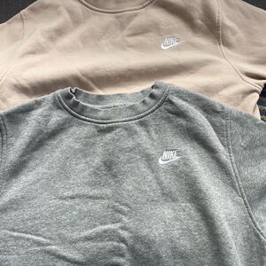 Kids Lrg Nike Crewneck Sweatshirts in Gray and Cream
